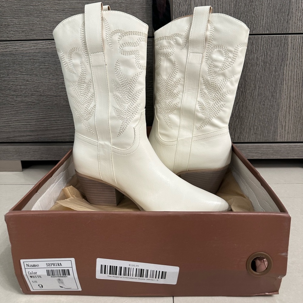Vintage Emmie Rowena Embroidered Bootie, White, Size 9- Unworn, New in box!